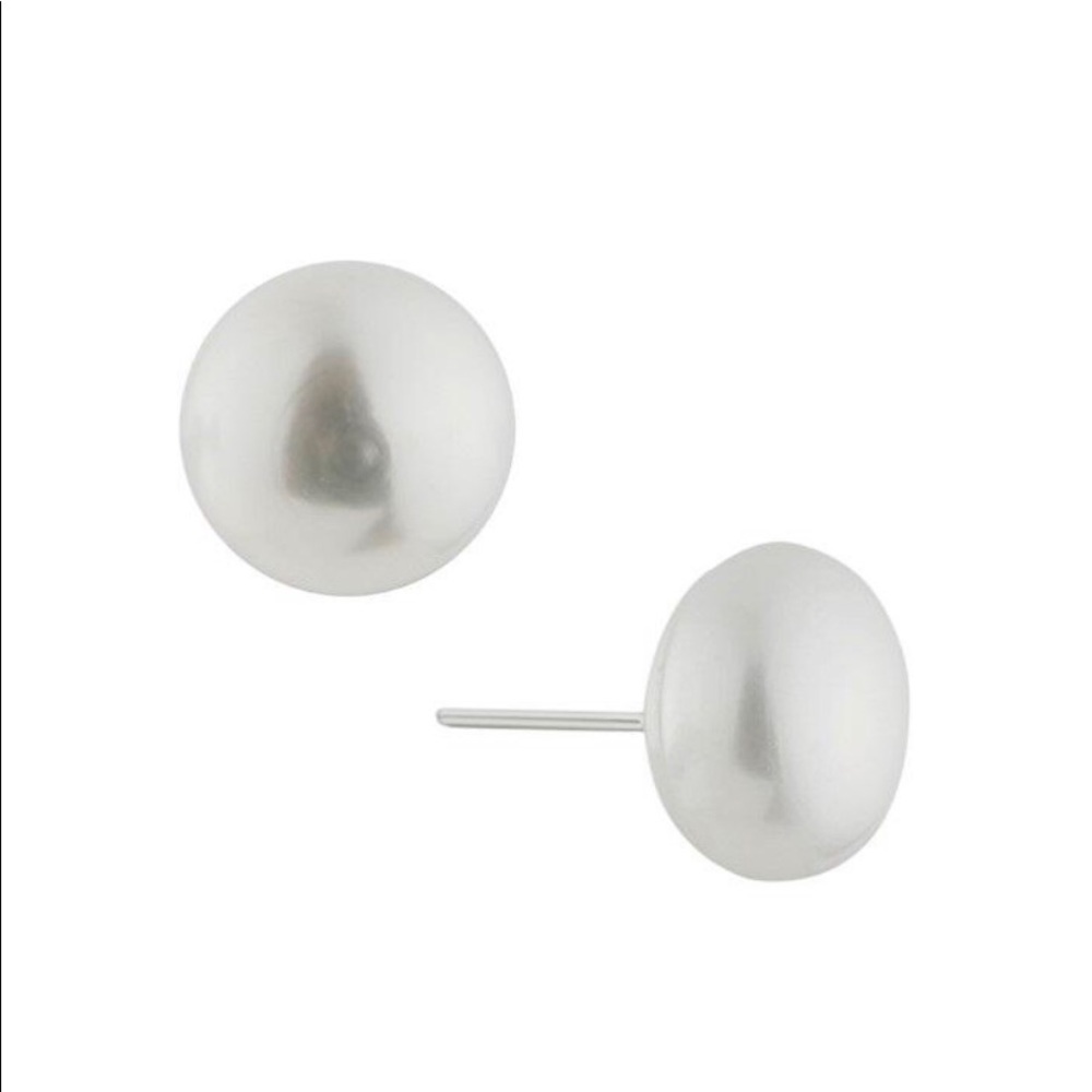 NEW! Freshwater Pearl Stud Earrings from Jardin.